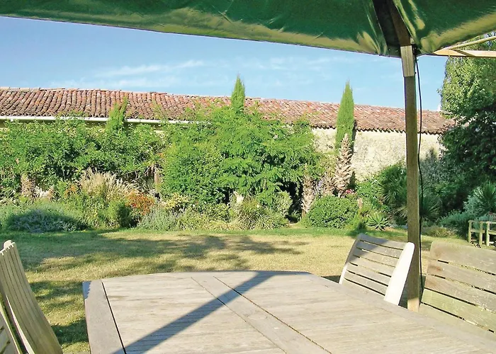 Semesterbostad Amazing In Rioux